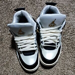Jordans 4 Retro Gold,Black And White